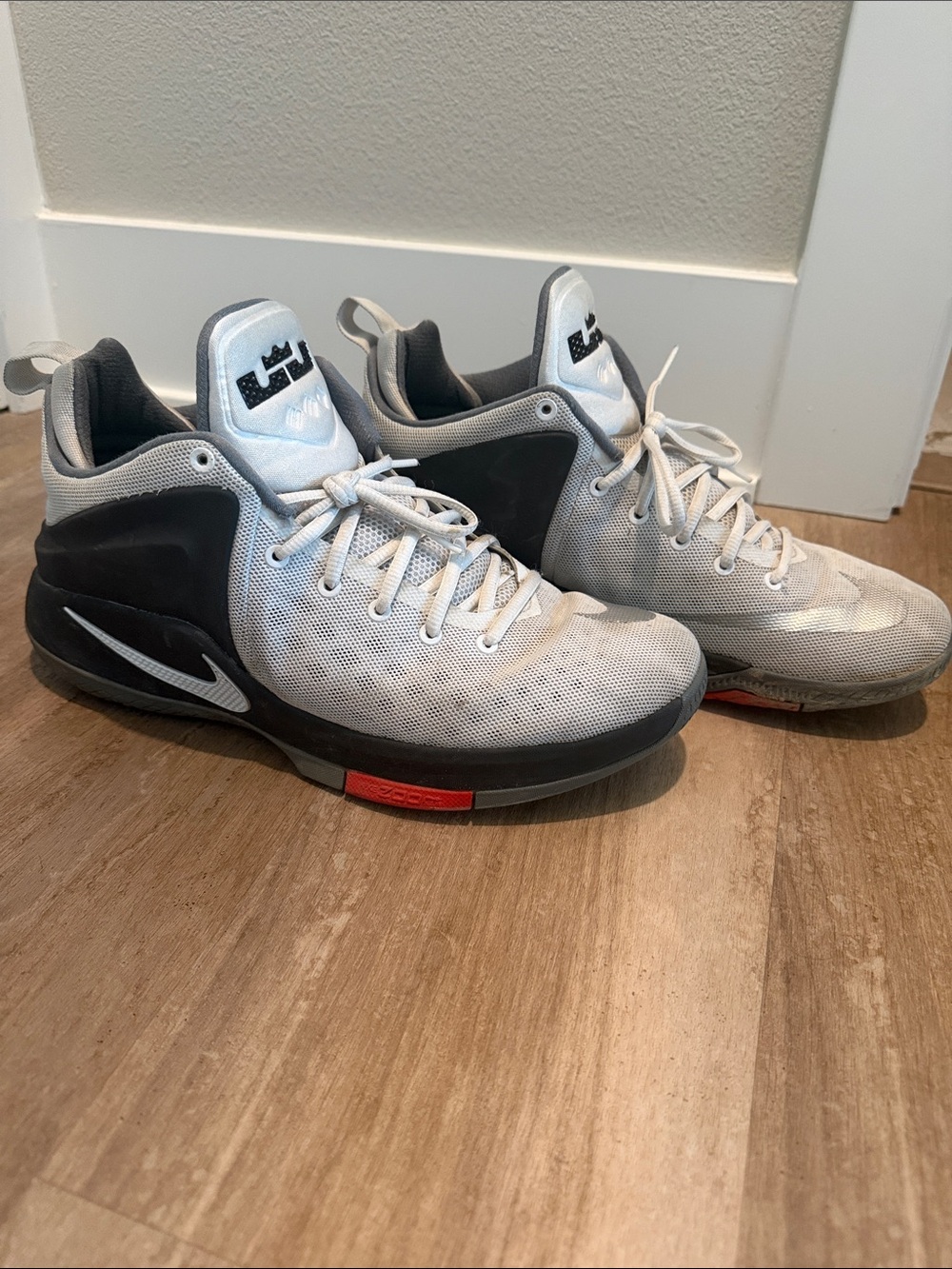 Nike LeBron zoom witness Basketball Sneakers with Red Accent